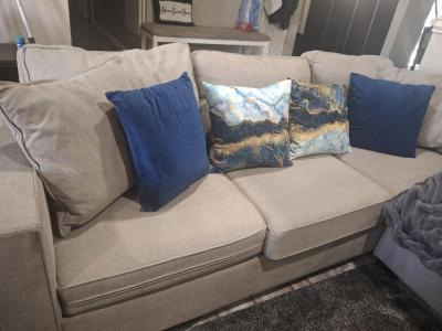 Grey couch for sale - Thumbnail 5