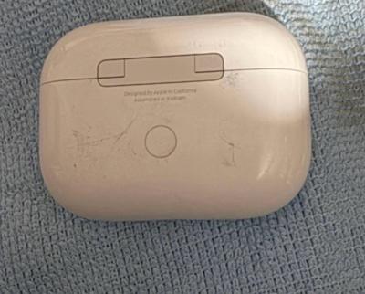 Apple AirPod Pros 2nd Gen w Type C - Thumbnail 5
