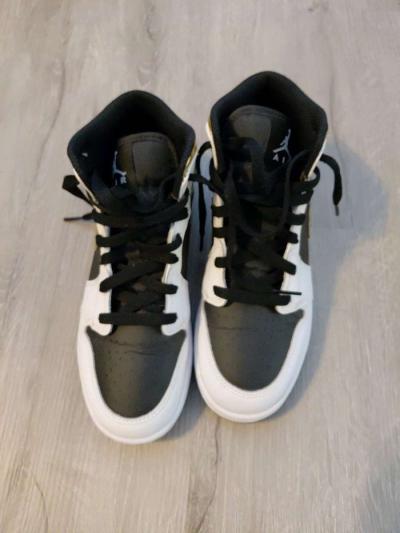 Air Jordan 1 Mid GS Black White and Gold size 5 - Thumbnail 3