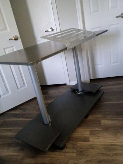 Computer desk 47inch width  27 inch high - Thumbnail 6