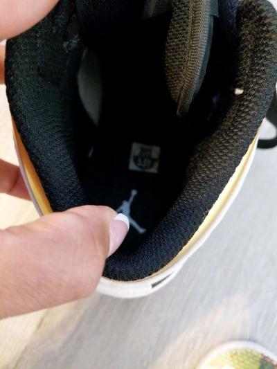 Air Jordan 1 Mid GS Black White and Gold size 5 - Thumbnail 2