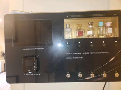 perfume spray wall mounted vending machine - Thumbnail 2