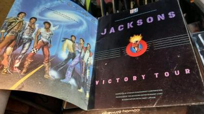 michael jackson ljn figure and tour program - Thumbnail 4