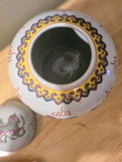 Vintage Chinese Famille Rose Ginger Jar with Foo Dogs - Thumbnail 3