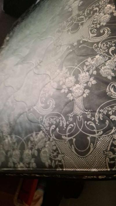 Full matress and Box Spring - Thumbnail 5