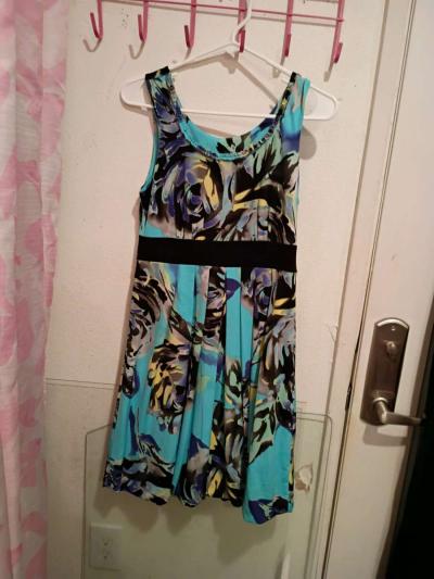 Debbies Dresses - Thumbnail 3