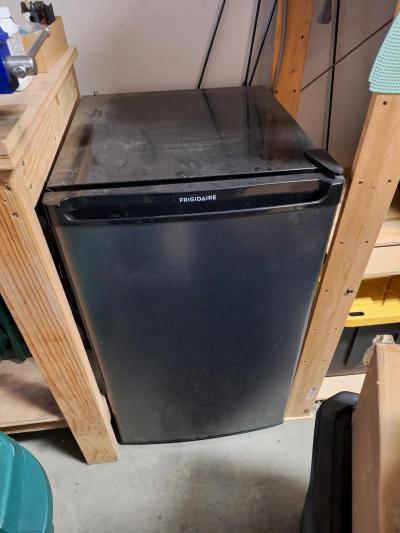 small fridge - Thumbnail 2