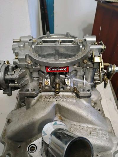 Edelbrock 1405 carburetor mounted on an Edelbrock Performer - Dallas, Texas