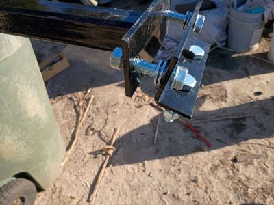 universal RV towing hitch with bolts and washers - Thumbnail 3