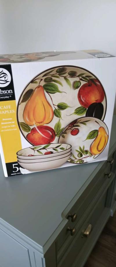 Gibson dinnerware set of 5 pieces brand new - Thumbnail 1