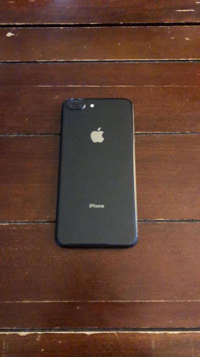 iPhone 8 w Charger - Thumbnail 3