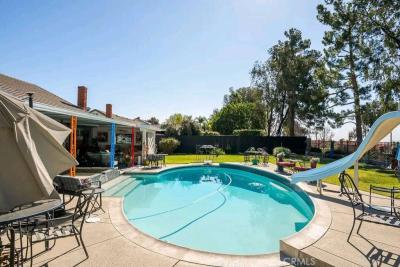 Tall patio chair and table - Thumbnail 2