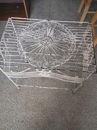 white table - Thumbnail 1