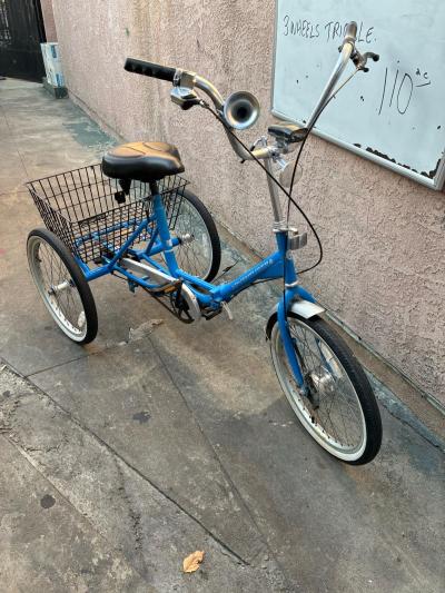 Great blue Tricycle - Thumbnail 2