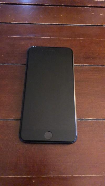 iPhone 8 w Charger - Thumbnail 2