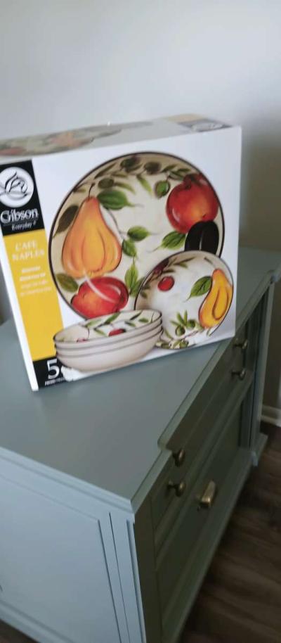 Gibson dinnerware set of 5 pieces brand new - Thumbnail 4