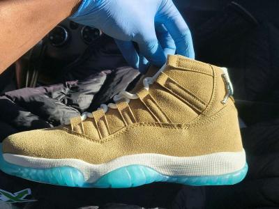 JORDAN 11 HTOWN - Thumbnail 3