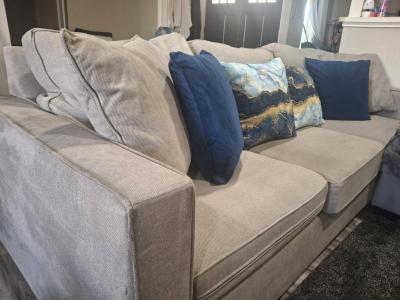 Grey couch for sale - Thumbnail 6