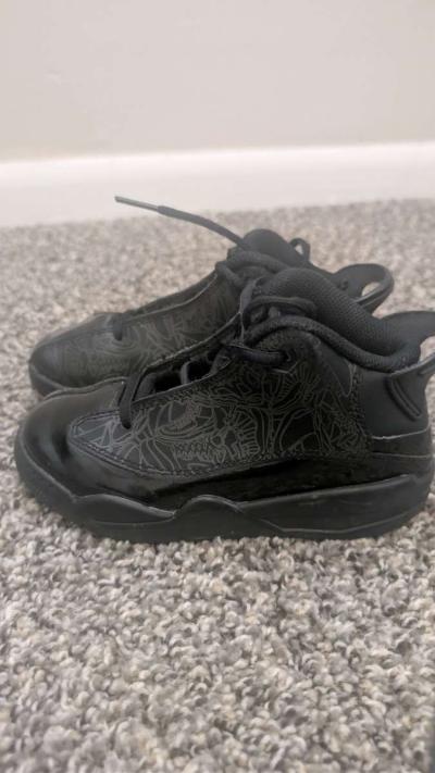 11c black Jordans