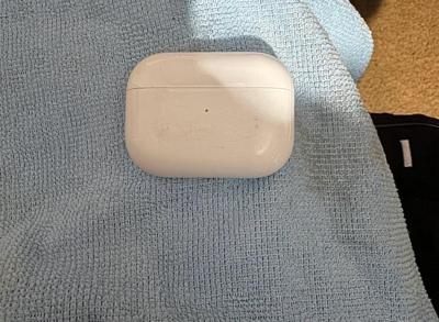 Apple AirPod Pros 2nd Gen w Type C - Thumbnail 6