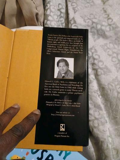 The art of happiness by his holiness  the Dalai lama - Thumbnail 4