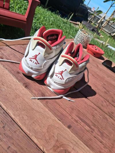 Air Jordan 6 ring red and white sneakers - Thumbnail 3