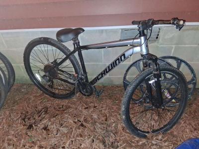 schwinn bicycle  2025 28 in tires and rims - Thumbnail 2