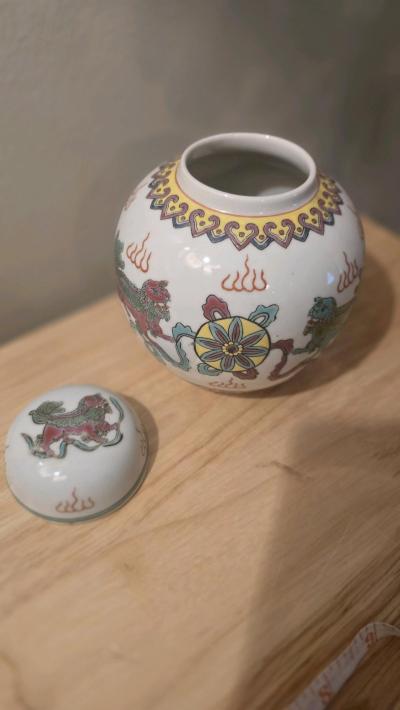 Vintage Chinese Famille Rose Ginger Jar with Foo Dogs - Thumbnail 4