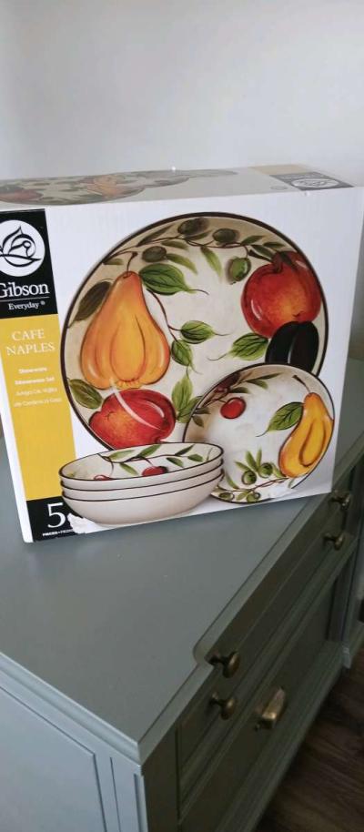 Gibson dinnerware set of 5 pieces brand new - Thumbnail 3