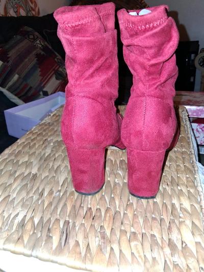 red boots - Thumbnail 2