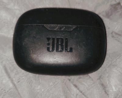 JBL Bluetooth wireless headphones with charger