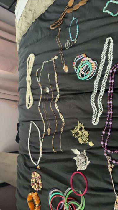 jewelry - Thumbnail 3