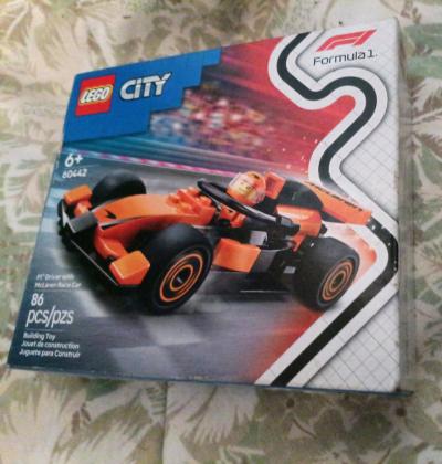 LEGO City 60442 Formula 1 McLaren Race Car - Thumbnail 2
