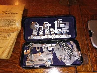 white company 1913 treadle sewing machine - Thumbnail 5