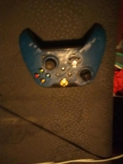 all Xbox one controller each one is 25 all together is 100 - Thumbnail 2