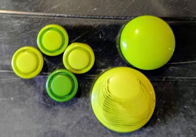 variety of vintage buttons - Thumbnail 4