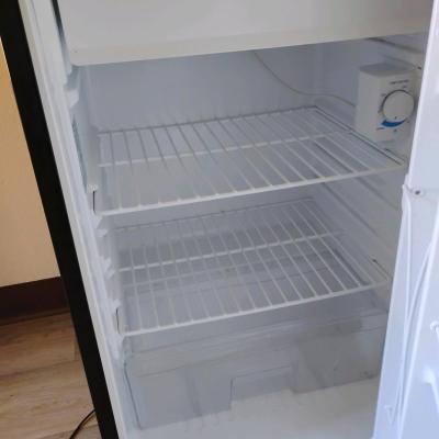 mini fridge - Thumbnail 2