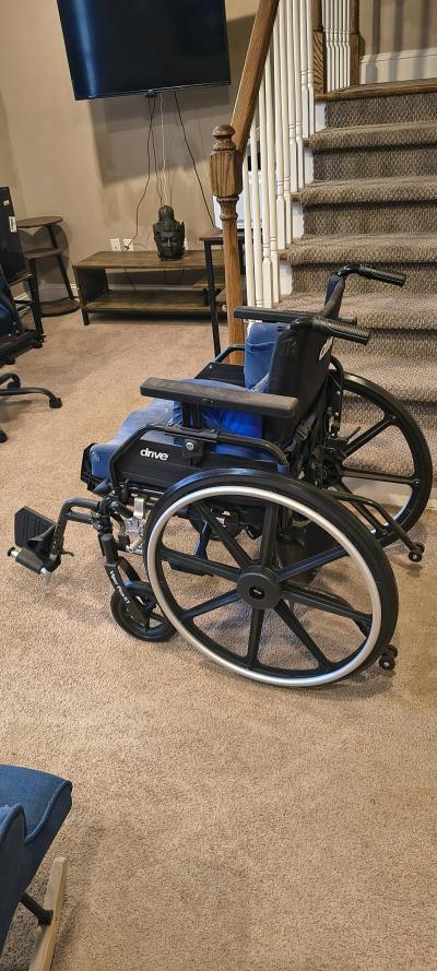 electric lift and wheel chair - Thumbnail 3