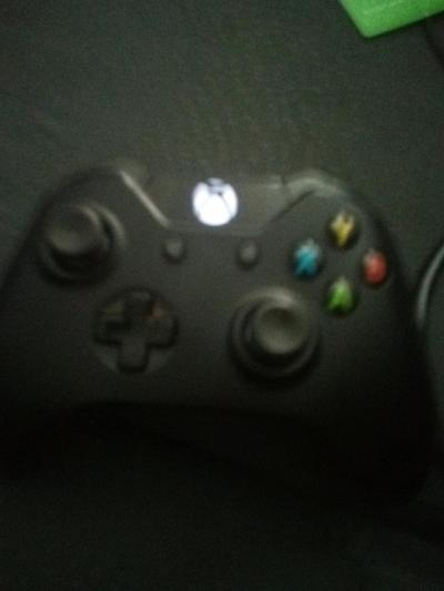black xbox one controller