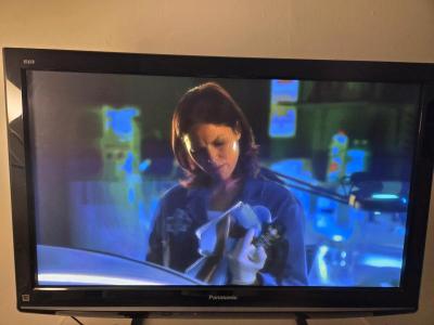 Panasonic Used 47 TV  not a smart TV - Thumbnail 2