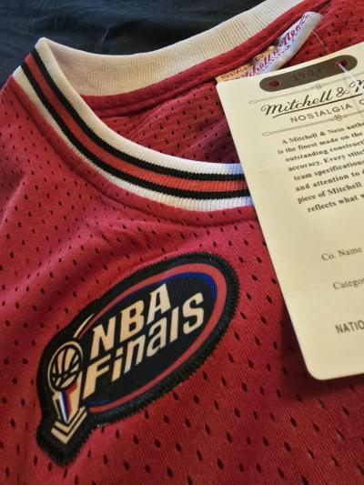 Michael Jordan #23 Chicago Bulls SIGNED HOME RED 1997'-1998' NBA FINAL'S MICHELLE & NESS HARDWOOD CLASSICS AUTHENTICJERSEY - Thumbnail 7