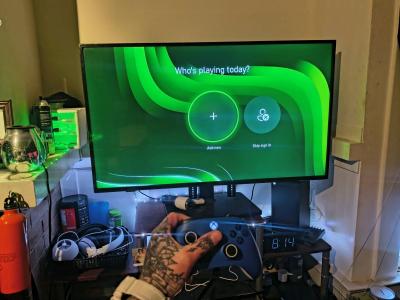 Xbox series x  1 TB one controller and cords - Thumbnail 3