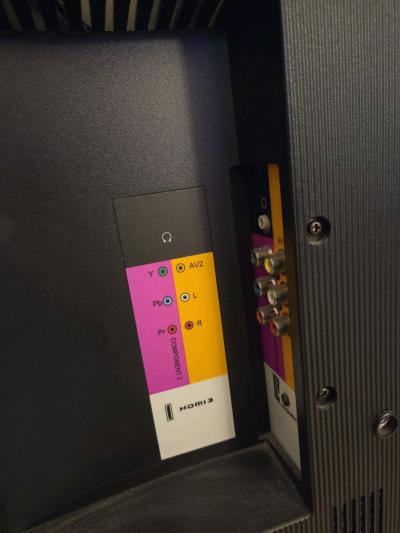 Vizio Used 37 TV not a smart TV - Thumbnail 6