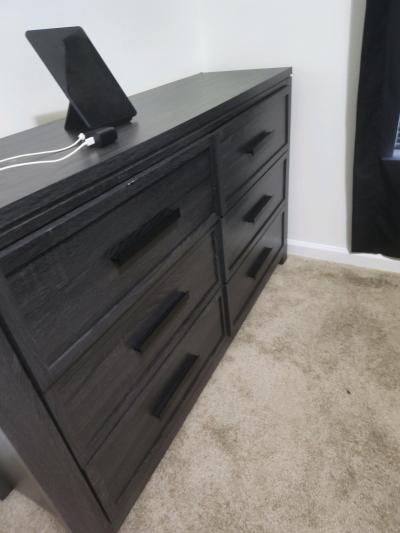 Queen Bedroom Set - Thumbnail 4