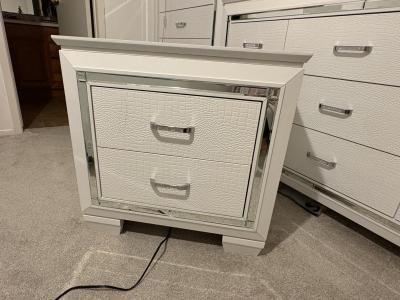 dresser chest and night Stand - Thumbnail 3