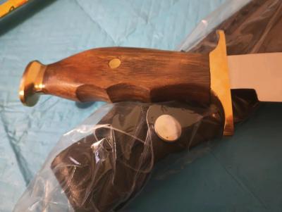 12in Bowie hunting knife with leather sheath - Thumbnail 3