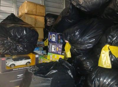 Tons of scarfs toys ect selling evrything shown - Thumbnail 2