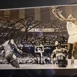 MICHAEL JORDAN #23 FRAMED NORTH CAROLINA COLLEGE TARR HEELS SIGNED NIKE SWINGMAN JERSEY - Thumbnail 9