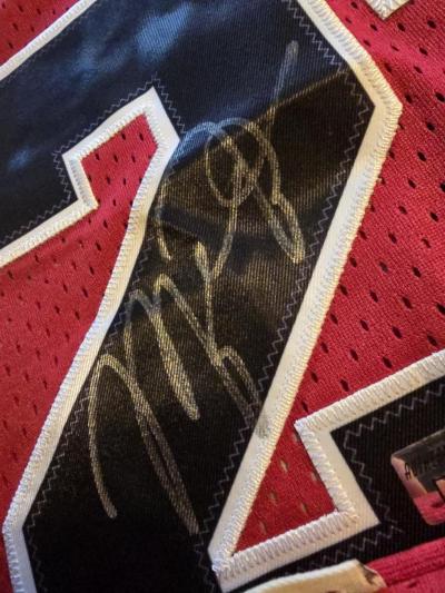 Michael Jordan #23 Chicago Bulls SIGNED HOME RED 1997'-1998' NBA FINAL'S MICHELLE & NESS HARDWOOD CLASSICS AUTHENTICJERSEY - Thumbnail 3