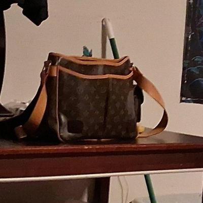 beautuful L V  shoulder bag - California City, California